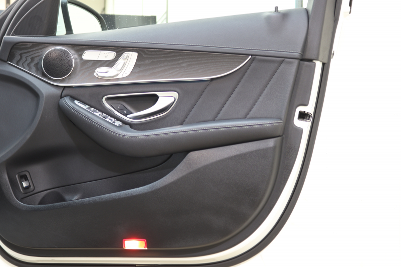 メルセデスベンツ Cクラス C200 AVG AMGﾗｲﾝ ﾚｻﾞｰｴｸｽｸﾙｰｼﾌﾞ&ﾚｰﾀﾞｰｾｰﾌﾃｨPKG　1ｵｰﾅｰ ｷｰﾚｽｺﾞｰ 黒本革 ﾊﾟﾉﾗﾏSR HUD HDDﾅﾋﾞTV BT音楽 ﾊﾞｯｸｶﾒﾗ PTS LEDﾗｲﾄ 自動ﾄﾗﾝｸ ｴｱﾊﾞﾗﾝｽPKG AMGｴｱﾛ&18AW ｴｱｻｽ　2年保証