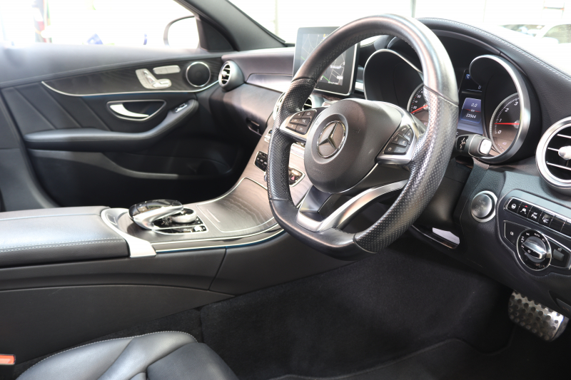 メルセデスベンツ Cクラス C200 AVG AMGﾗｲﾝ ﾚｻﾞｰｴｸｽｸﾙｰｼﾌﾞ&ﾚｰﾀﾞｰｾｰﾌﾃｨPKG　1ｵｰﾅｰ ｷｰﾚｽｺﾞｰ 黒本革 ﾊﾟﾉﾗﾏSR HUD HDDﾅﾋﾞTV BT音楽 ﾊﾞｯｸｶﾒﾗ PTS LEDﾗｲﾄ 自動ﾄﾗﾝｸ ｴｱﾊﾞﾗﾝｽPKG AMGｴｱﾛ&18AW ｴｱｻｽ　2年保証