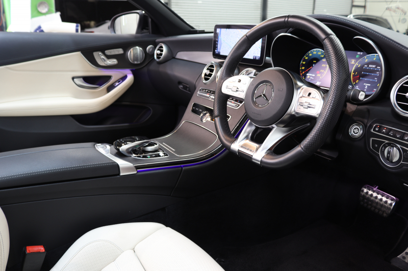 AMG Cクラス C43 4MATIC ｶﾌﾞﾘｵﾚ ﾚｰﾀﾞｰｾｰﾌﾃｨPKG　後期 ｷｰﾚｽｺﾞｰ 白本革 ｴｱｽｶｰﾌ ﾍｯﾄﾞｱｯﾌﾟD HDDﾅﾋﾞTV ｽﾏﾎ連携 ﾌﾞﾙﾒｽﾀｰ ﾊﾞｯｸｶﾒﾗ PTS LEDﾗｲﾄ AMG専用装備&ﾁｭｰﾆﾝｸﾞﾀﾞｲﾅﾐｯｸｾﾚｸﾄ 青幌 9AT　2年保証