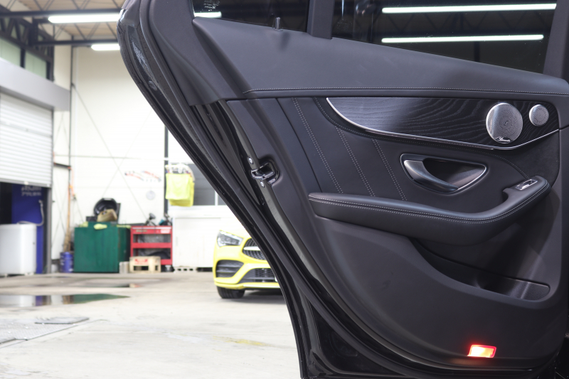 AMG Cクラス C63 ｽﾃｰｼｮﾝﾜｺﾞﾝ ﾚｰﾀﾞｰｾｰﾌﾃｨPKG　ｷｰﾚｽｺﾞｰ 黒本革 ﾊﾟﾉﾗﾏSR HDDﾅﾋﾞTV BT音楽 ﾌﾞﾙﾒｽﾀｰ ﾊﾞｯｸｶﾒﾗ PTS LEDﾗｲﾄ ﾊﾝｽﾞﾌﾘｰA AMG専用装備&ﾁｭｰﾆﾝｸﾞ ﾀﾞｲﾅﾐｯｸｾﾚｸﾄ　2年保証