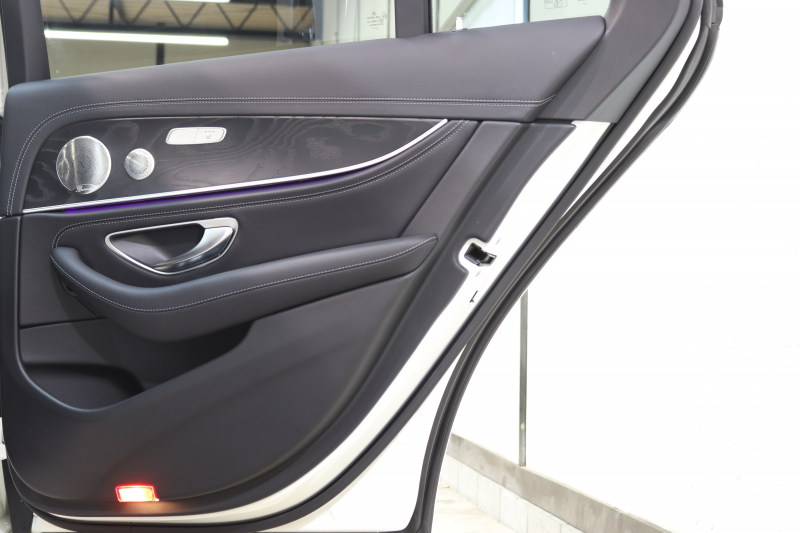 メルセデスベンツ Eクラス E200 AVG AMGﾗｲﾝ ｴｸｽｸﾙｰｼﾌﾞ&ﾚｰﾀﾞｰｾｰﾌﾃｨPKG　BSG搭載 中期 NEWｽﾃｱﾘﾝｸﾞ ｷｰﾚｽｺﾞｰ 黒本革 ﾊﾟﾉﾗﾏSR ﾍｯﾄﾞｱｯﾌﾟD HDDﾅﾋﾞTV ｽﾏﾎ連携 ﾌﾞﾙﾒｽﾀｰ 360ｶﾒﾗ PTS LEDﾗｲﾄ 自動ﾄﾗﾝｸ AMGｴｱﾛ&19AW ﾀﾞｲﾅﾐｯｸｾﾚｸﾄ 9AT　2年保証