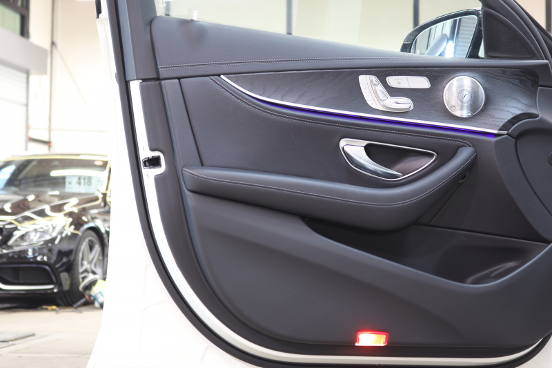 メルセデスベンツ Eクラス E200 AVG AMGﾗｲﾝ ｴｸｽｸﾙｰｼﾌﾞ&ﾚｰﾀﾞｰｾｰﾌﾃｨPKG　BSG搭載 中期 NEWｽﾃｱﾘﾝｸﾞ ｷｰﾚｽｺﾞｰ 黒本革 ﾊﾟﾉﾗﾏSR ﾍｯﾄﾞｱｯﾌﾟD HDDﾅﾋﾞTV ｽﾏﾎ連携 ﾌﾞﾙﾒｽﾀｰ 360ｶﾒﾗ PTS LEDﾗｲﾄ 自動ﾄﾗﾝｸ AMGｴｱﾛ&19AW ﾀﾞｲﾅﾐｯｸｾﾚｸﾄ 9AT　2年保証