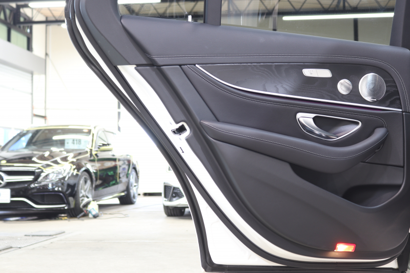 メルセデスベンツ Eクラス E200 AVG AMGﾗｲﾝ ｴｸｽｸﾙｰｼﾌﾞ&ﾚｰﾀﾞｰｾｰﾌﾃｨPKG　BSG搭載 中期 NEWｽﾃｱﾘﾝｸﾞ ｷｰﾚｽｺﾞｰ 黒本革 ﾊﾟﾉﾗﾏSR ﾍｯﾄﾞｱｯﾌﾟD HDDﾅﾋﾞTV ｽﾏﾎ連携 ﾌﾞﾙﾒｽﾀｰ 360ｶﾒﾗ PTS LEDﾗｲﾄ 自動ﾄﾗﾝｸ AMGｴｱﾛ&19AW ﾀﾞｲﾅﾐｯｸｾﾚｸﾄ 9AT　2年保証