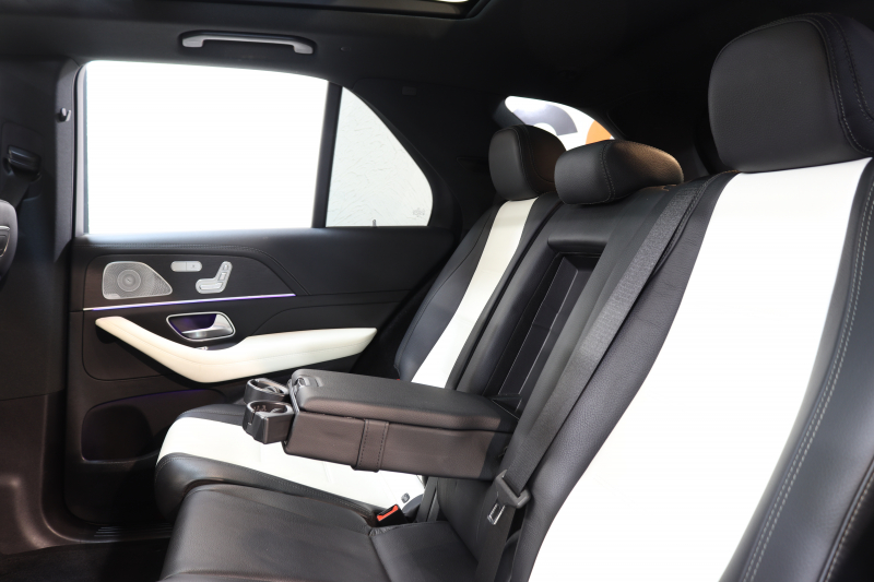 メルセデスベンツ GLE GLE400d 4MATIC ｽﾎﾟｰﾂ ﾚｰﾀﾞｰｾｰﾌﾃｨPKG　MEｺﾈｸﾄ ｷｰﾚｽｺﾞｰ 黒/白本革 ﾍﾞﾝﾁﾚｰﾀｰ ﾊﾟﾉﾗﾏSR HUD MBUXﾅﾋﾞTV BT音楽 ﾌﾞﾙﾒｽﾀｰ 360ｶﾒﾗ PTS LEDﾗｲﾄ 自動Rｹﾞｰﾄ ﾊﾝｽﾞﾌﾘｰA AMGｴｱﾛ&20AW ﾜｲﾔﾚｽ充電 9AT　2年保証