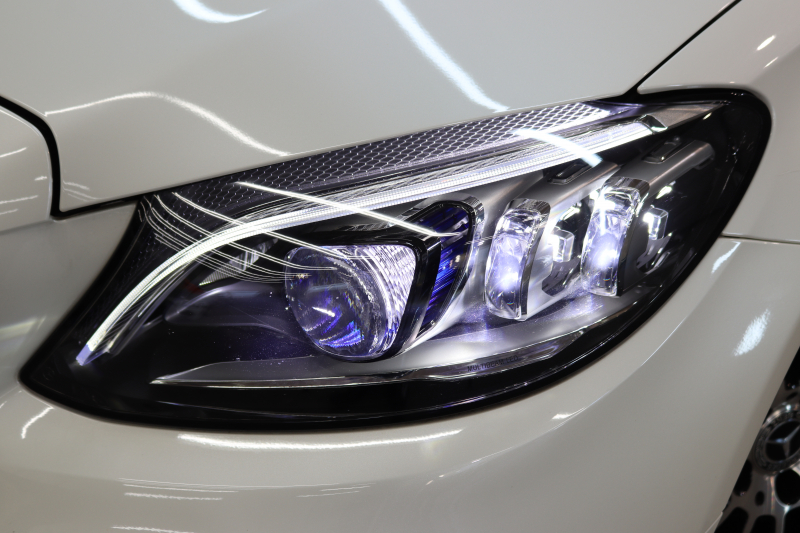 メルセデスベンツ Cクラス C180ｶﾌﾞﾘｵﾚ ｽﾎﾟｰﾂ ﾚｻﾞｰｴｸｽｸﾙｰｼﾌﾞ&ﾚｰﾀﾞｰｾｰﾌﾃｨPKG　後期最終 ｷｰﾚｽｺﾞｰ 白本革 ｴｱｽｶｰﾌ 青幌 ﾍｯﾄﾞｱｯﾌﾟD HDDﾅﾋﾞTV ｽﾏﾎ連携 ﾊﾞｯｸｶﾒﾗ PTS LEDﾗｲﾄ AMGｴｱﾛ&19AW ｴｱｻｽ 9AT　2年保証