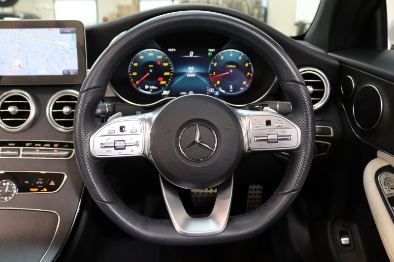 メルセデスベンツ Cクラス C180ｶﾌﾞﾘｵﾚ ｽﾎﾟｰﾂ ﾚｻﾞｰｴｸｽｸﾙｰｼﾌﾞ&ﾚｰﾀﾞｰｾｰﾌﾃｨPKG　後期最終 ｷｰﾚｽｺﾞｰ 白本革 ｴｱｽｶｰﾌ 青幌 ﾍｯﾄﾞｱｯﾌﾟD HDDﾅﾋﾞTV ｽﾏﾎ連携 ﾊﾞｯｸｶﾒﾗ PTS LEDﾗｲﾄ AMGｴｱﾛ&19AW ｴｱｻｽ 9AT　2年保証