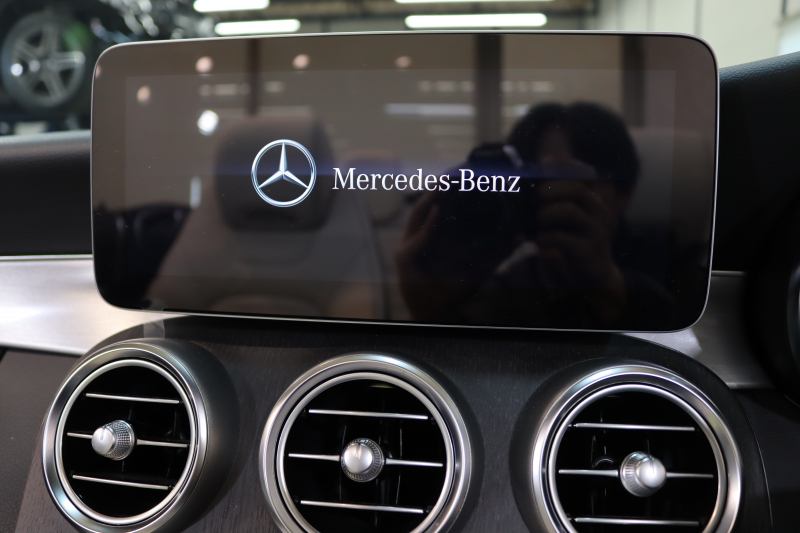 メルセデスベンツ Cクラス C180ｶﾌﾞﾘｵﾚ ｽﾎﾟｰﾂ ﾚｻﾞｰｴｸｽｸﾙｰｼﾌﾞ&ﾚｰﾀﾞｰｾｰﾌﾃｨPKG　後期最終 ｷｰﾚｽｺﾞｰ 白本革 ｴｱｽｶｰﾌ 青幌 ﾍｯﾄﾞｱｯﾌﾟD HDDﾅﾋﾞTV ｽﾏﾎ連携 ﾊﾞｯｸｶﾒﾗ PTS LEDﾗｲﾄ AMGｴｱﾛ&19AW ｴｱｻｽ 9AT　2年保証