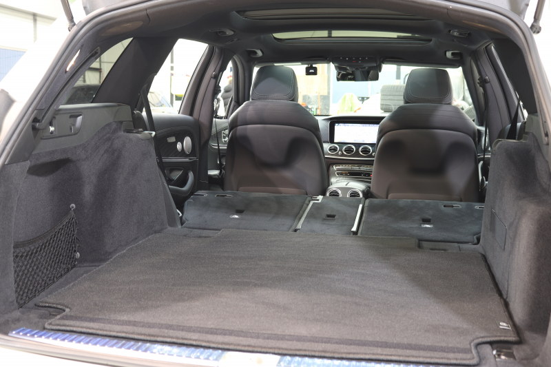 メルセデスベンツ Eクラス E200ｽﾃｰｼｮﾝﾜｺﾞﾝ ｽﾎﾟｰﾂ AMGﾗｲﾝｲﾝﾃﾘｱ&ｴｸｽｸﾙｰｼﾌﾞ&ﾚｰﾀﾞｰｾｰﾌﾃｨPKG　後期 ｷｰﾚｽｺﾞｰ 黒本革 ﾊﾟﾉﾗﾏSR ﾍｯﾄﾞｱｯﾌﾟD MBUXﾅﾋﾞTV&ARﾅﾋﾞ 360ｶﾒﾗ PTS LEDﾗｲﾄ 自動Rｹﾞｰﾄ AMGｴｱﾛ&19AW ﾀﾞｲﾅﾐｯｸS 9AT　2年保証