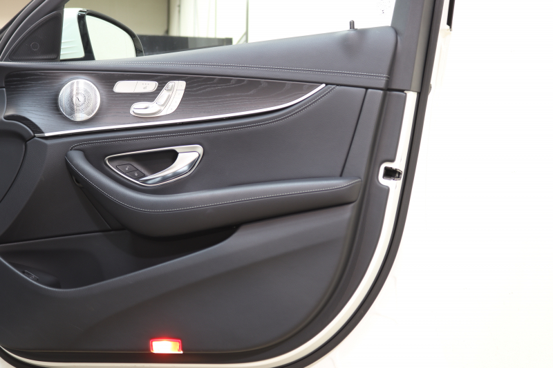 メルセデスベンツ Eクラス E200ｽﾃｰｼｮﾝﾜｺﾞﾝ ｽﾎﾟｰﾂ AMGﾗｲﾝｲﾝﾃﾘｱ&ｴｸｽｸﾙｰｼﾌﾞ&ﾚｰﾀﾞｰｾｰﾌﾃｨPKG　後期 ｷｰﾚｽｺﾞｰ 黒本革 ﾊﾟﾉﾗﾏSR ﾍｯﾄﾞｱｯﾌﾟD MBUXﾅﾋﾞTV&ARﾅﾋﾞ 360ｶﾒﾗ PTS LEDﾗｲﾄ 自動Rｹﾞｰﾄ AMGｴｱﾛ&19AW ﾀﾞｲﾅﾐｯｸS 9AT　2年保証