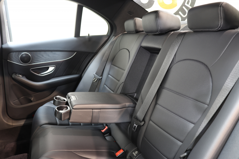 メルセデスベンツ Cクラス C200 AVG AMGﾗｲﾝ ﾚｰﾀﾞｰｾｰﾌﾃｨPKG　1ｵｰﾅｰ ｷｰﾚｽｺﾞｰ 黒革 HDDﾅﾋﾞTV BT音楽 ﾊﾞｯｸｶﾒﾗ PTS LEDﾗｲﾄ AMGｴｱﾛ&18AW ﾀﾞｲﾅﾐｯｸS　2年保証