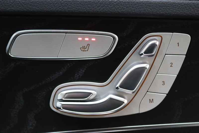 メルセデスベンツ Cクラス C200 AVG AMGﾗｲﾝ ﾚｰﾀﾞｰｾｰﾌﾃｨPKG　1ｵｰﾅｰ ｷｰﾚｽｺﾞｰ 黒革 HDDﾅﾋﾞTV BT音楽 ﾊﾞｯｸｶﾒﾗ PTS LEDﾗｲﾄ AMGｴｱﾛ&18AW ﾀﾞｲﾅﾐｯｸS　2年保証