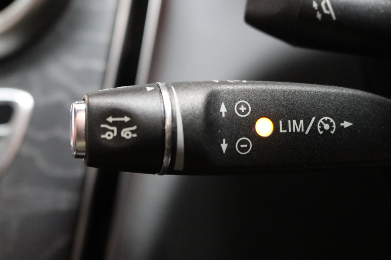 メルセデスベンツ Cクラス C200 AVG AMGﾗｲﾝ ﾚｰﾀﾞｰｾｰﾌﾃｨPKG　1ｵｰﾅｰ ｷｰﾚｽｺﾞｰ 黒革 HDDﾅﾋﾞTV BT音楽 ﾊﾞｯｸｶﾒﾗ PTS LEDﾗｲﾄ AMGｴｱﾛ&18AW ﾀﾞｲﾅﾐｯｸS　2年保証