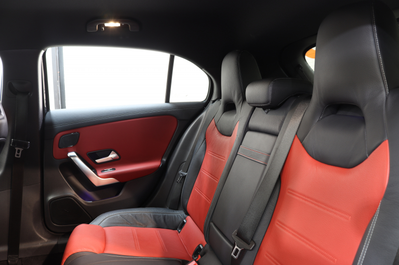 メルセデスベンツ Aクラス A180ｽﾀｲﾙ AMGﾗｲﾝ AMGﾚｻﾞｰｴｸｽｸﾙｰｼﾌﾞ&ｱﾄﾞﾊﾞﾝｽﾄﾞ&ﾅﾋﾞｹﾞｰｼｮﾝ&ﾚｰﾀﾞｰｾｰﾌﾃｨPKG　ｷｰﾚｽｺﾞｰ 赤/黒本革 ﾍｯﾄﾞｱｯﾌﾟD MBUXﾅﾋﾞTV BT音楽 ｱﾄﾞﾊﾞﾝｽﾄﾞｻｳﾝﾄﾞ 360ｶﾒﾗ PTS LEDﾗｲﾄ AMGｴｱﾛ&18AW ﾜｲﾔﾚｽ充電　2年保証