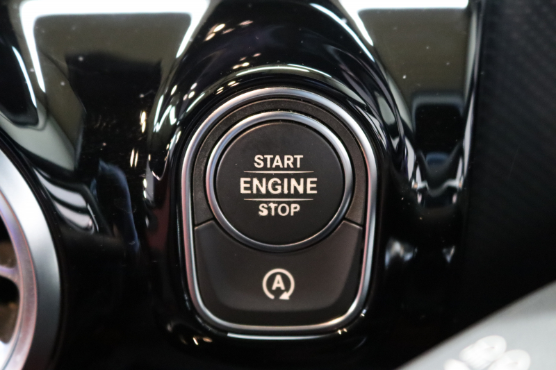 メルセデスベンツ Aクラス A180ｽﾀｲﾙ AMGﾗｲﾝ AMGﾚｻﾞｰｴｸｽｸﾙｰｼﾌﾞ&ｱﾄﾞﾊﾞﾝｽﾄﾞ&ﾅﾋﾞｹﾞｰｼｮﾝ&ﾚｰﾀﾞｰｾｰﾌﾃｨPKG　ｷｰﾚｽｺﾞｰ 赤/黒本革 ﾍｯﾄﾞｱｯﾌﾟD MBUXﾅﾋﾞTV BT音楽 ｱﾄﾞﾊﾞﾝｽﾄﾞｻｳﾝﾄﾞ 360ｶﾒﾗ PTS LEDﾗｲﾄ AMGｴｱﾛ&18AW ﾜｲﾔﾚｽ充電　2年保証