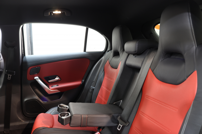 メルセデスベンツ Aクラス A180ｽﾀｲﾙ AMGﾗｲﾝ AMGﾚｻﾞｰｴｸｽｸﾙｰｼﾌﾞ&ｱﾄﾞﾊﾞﾝｽﾄﾞ&ﾅﾋﾞｹﾞｰｼｮﾝ&ﾚｰﾀﾞｰｾｰﾌﾃｨPKG　ｷｰﾚｽｺﾞｰ 赤/黒本革 ﾍｯﾄﾞｱｯﾌﾟD MBUXﾅﾋﾞTV BT音楽 ｱﾄﾞﾊﾞﾝｽﾄﾞｻｳﾝﾄﾞ 360ｶﾒﾗ PTS LEDﾗｲﾄ AMGｴｱﾛ&18AW ﾜｲﾔﾚｽ充電　2年保証