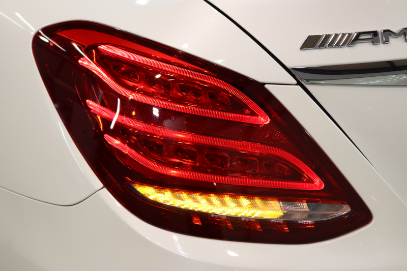 AMG Cクラス C43 4MATIC ｴｸｽｸﾙｰｼﾌﾞ&ﾚｰﾀﾞｰｾｰﾌﾃｨPKG　ｷｰﾚｽｺﾞｰ 赤本革 ﾊﾟﾉﾗﾏSR HDDﾅﾋﾞTV BT音楽 ﾌﾞﾙﾒｽﾀｰ ﾊﾞｯｸｶﾒﾗ PTS LEDﾗｲﾄ ﾊﾝｽﾞﾌﾘｰA AMG専用装備&ﾁｭｰﾆﾝｸﾞﾀﾞｲﾅﾐｯｸｾﾚｸﾄ 9AT　2年保証