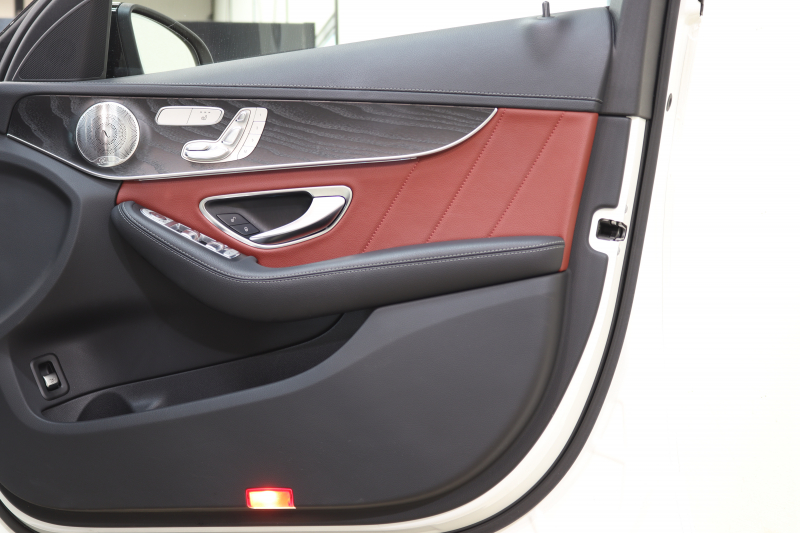 AMG Cクラス C43 4MATIC ｴｸｽｸﾙｰｼﾌﾞ&ﾚｰﾀﾞｰｾｰﾌﾃｨPKG　ｷｰﾚｽｺﾞｰ 赤本革 ﾊﾟﾉﾗﾏSR HDDﾅﾋﾞTV BT音楽 ﾌﾞﾙﾒｽﾀｰ ﾊﾞｯｸｶﾒﾗ PTS LEDﾗｲﾄ ﾊﾝｽﾞﾌﾘｰA AMG専用装備&ﾁｭｰﾆﾝｸﾞﾀﾞｲﾅﾐｯｸｾﾚｸﾄ 9AT　2年保証