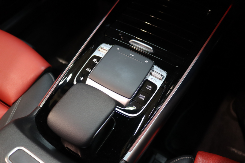 メルセデスベンツ Bクラス B180 AMGﾗｲﾝ AMGﾚｻﾞｰｴｸｽｸﾙｰｼﾌﾞ&ｱﾄﾞﾊﾞﾝｽﾄﾞ&ﾅﾋﾞｹﾞｰｼｮﾝ&ﾚｰﾀﾞｰｾｰﾌﾃｨPKG　ｷｰﾚｽｺﾞｰ 赤/黒本革 ﾊﾟﾉﾗﾏSR ﾍｯﾄﾞｱｯﾌﾟD MBUXﾅﾋﾞTV BT音楽 360ｶﾒﾗ PTS LEDﾗｲﾄ 自動Rｹﾞｰﾄ ﾊﾝｽﾞﾌﾘｰA AMGｴｱﾛ&18AW ﾜｲﾔﾚｽ充電 7AT　2年保証