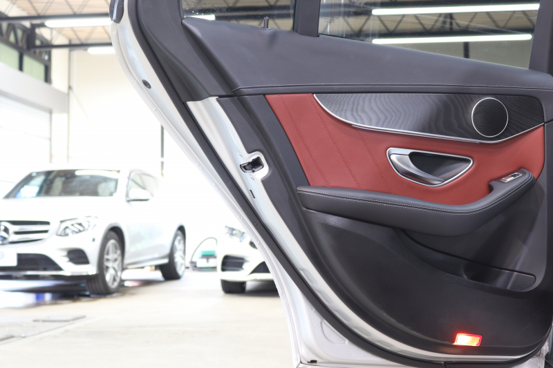 メルセデスベンツ Cクラス C200 AVG AMGﾗｲﾝ ﾚｻﾞｰｴｸｽｸﾙｰｼﾌﾞ&ﾚｰﾀﾞｰｾｰﾌﾃｨPKG　1ｵｰﾅｰ ｷｰﾚｽｺﾞｰ 赤本革 ﾍｯﾄﾞｱｯﾌﾟD HDDﾅﾋﾞTV BT音楽 ﾊﾞｯｸｶﾒﾗ PTS LEDﾗｲﾄ ﾊﾝｽﾞﾌﾘｰA AMGｴｱﾛ&18AW ﾀﾞｲﾅﾐｯｸS ｴｱｻｽ　2年保証