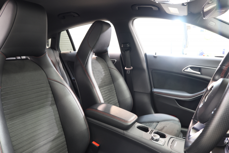 メルセデスベンツ CLAクラス CLA180 ｼｭｰﾃｨﾝｸﾞﾌﾞﾚｰｸ ｽﾎﾟｰﾂ ﾍﾞｰｼｯｸ&ﾚｰﾀﾞｰｾｰﾌﾃｨPKG　中期 ｷｰﾚｽｺﾞｰ ﾚｻﾞｰDINAMICAｼｰﾄ HDDﾅﾋﾞTV BT音楽 ﾊﾞｯｸｶﾒﾗ PTS DSRC ｷｾﾉﾝ AMGｴｱﾛ&18AW ﾀﾞｲﾅﾐｯｸｾﾚｸﾄ 純正ﾄﾞﾗﾚｺ 希少色ﾉｰｻﾞﾝﾗｲﾂﾌﾞﾗｯｸ　2年保証