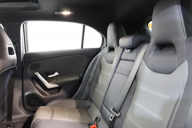 メルセデスベンツ Aクラス A180ｽﾀｲﾙ AMGﾗｲﾝ AMGﾚｻﾞｰｴｸｽｸﾙｰｼﾌﾞ&ｱﾄﾞﾊﾞﾝｽﾄﾞ&ﾅﾋﾞｹﾞｰｼｮﾝ&ﾚｰﾀﾞｰｾｰﾌﾃｨPKG　ｷｰﾚｽｺﾞｰ 灰/黒本革 ﾊﾟﾉﾗﾏSR HUD MBUXﾅﾋﾞTV BT音楽 ｱﾄﾞﾊﾞﾝｽﾄﾞｻｳﾝﾄﾞ 360ｶﾒﾗ PTS LEDﾗｲﾄ AMGｴｱﾛ&18AW ﾜｲﾔﾚｽ充電 希少色ﾓﾊｰﾍﾞｼﾙﾊﾞｰ　2年保証