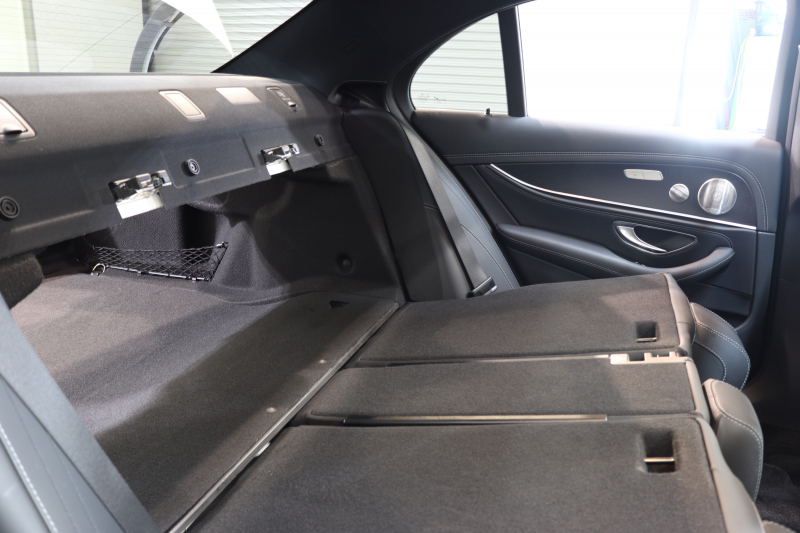 メルセデスベンツ Eクラス E300 ｽﾎﾟｰﾂ ｴｸｽｸﾙｰｼﾌﾞ&ﾚｰﾀﾞｰｾｰﾌﾃｨPKG　後期 MEｺﾈｸﾄ ｷｰﾚｽｺﾞｰ 黒本革 ﾊﾟﾉﾗﾏSR ﾍｯﾄﾞｱｯﾌﾟD MBUXﾅﾋﾞTV ｽﾏﾎ連携 ﾌﾞﾙﾒｽﾀｰ 360ｶﾒﾗ PTS LEDﾗｲﾄ 自動ﾄﾗﾝｸ AMGｴｱﾛ&19AW ﾀﾞｲﾅﾐｯｸS ｴｱｻｽ 9AT　2年保証