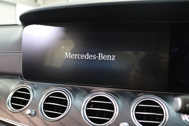 メルセデスベンツ Eクラス E300 ｽﾎﾟｰﾂ ｴｸｽｸﾙｰｼﾌﾞ&ﾚｰﾀﾞｰｾｰﾌﾃｨPKG　後期 MEｺﾈｸﾄ ｷｰﾚｽｺﾞｰ 黒本革 ﾊﾟﾉﾗﾏSR ﾍｯﾄﾞｱｯﾌﾟD MBUXﾅﾋﾞTV ｽﾏﾎ連携 ﾌﾞﾙﾒｽﾀｰ 360ｶﾒﾗ PTS LEDﾗｲﾄ 自動ﾄﾗﾝｸ AMGｴｱﾛ&19AW ﾀﾞｲﾅﾐｯｸS ｴｱｻｽ 9AT　2年保証