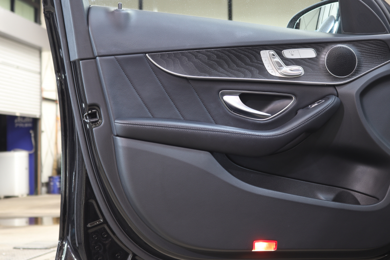 メルセデスベンツ Cクラス C200 AVG AMGﾗｲﾝ ﾚｰﾀﾞｰｾｰﾌﾃｨPKG　BSG搭載 後期 MEｺﾈｸﾄ ｷｰﾚｽｺﾞｰ 黒革 HDDﾅﾋﾞTV ｽﾏﾎ連携 ﾊﾞｯｸｶﾒﾗ PTS LEDﾗｲﾄ AMGｴｱﾛ&18AW ﾀﾞｲﾅﾐｯｸS ｴｱｻｽ 9AT　2年保証