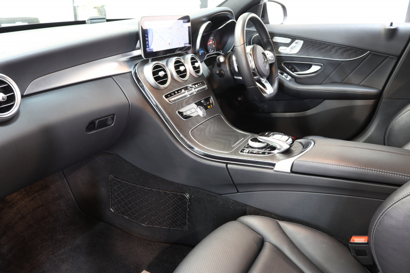 メルセデスベンツ Cクラス C200 AVG AMGﾗｲﾝ ﾚｰﾀﾞｰｾｰﾌﾃｨPKG　BSG搭載 後期 MEｺﾈｸﾄ ｷｰﾚｽｺﾞｰ 黒革 HDDﾅﾋﾞTV ｽﾏﾎ連携 ﾊﾞｯｸｶﾒﾗ PTS LEDﾗｲﾄ AMGｴｱﾛ&18AW ﾀﾞｲﾅﾐｯｸS ｴｱｻｽ 9AT　2年保証