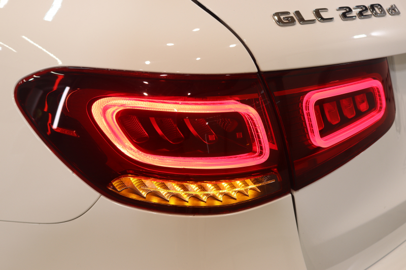 メルセデスベンツ GLC GLC220d 4MATIC AMGﾗｲﾝ ﾚｻﾞｰｴｸｽｸﾙｰｼﾌﾞ&ﾚｰﾀﾞｰｾｰﾌﾃｨPKG　後期 1ｵｰﾅｰ ｷｰﾚｽｺﾞｰ 黒本革 ﾍﾞﾝﾁﾚｰﾀｰ ﾊﾟﾉﾗﾏSR ﾍｯﾄﾞｱｯﾌﾟD MBUXﾅﾋﾞTV BT音楽 ﾌﾞﾙﾒｽﾀｰ 360ｶﾒﾗ PTS LEDﾗｲﾄ ﾊﾝｽﾞﾌﾘｰA AMGｴｱﾛ&19AW ｴｱｻｽ ﾜｲﾔﾚｽ充電 9AT　2年保証