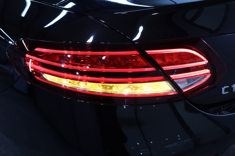 メルセデスベンツ Cクラス C180ｶﾌﾞﾘｵﾚ ｽﾎﾟｰﾂ ﾚｻﾞｰｴｸｽｸﾙｰｼﾌﾞ&ﾚｰﾀﾞｰｾｰﾌﾃｨPKG　後期 1ｵｰﾅｰ ｷｰﾚｽｺﾞｰ 赤本革 ｴｱｽｶｰﾌ ﾍｯﾄﾞｱｯﾌﾟD HDDﾅﾋﾞTV ｽﾏﾎ連携 ﾊﾞｯｸｶﾒﾗ PTS LEDﾗｲﾄ 赤幌 ﾀﾞｲﾅﾐｯｸS ｴｱｻｽ 9AT　2年保証