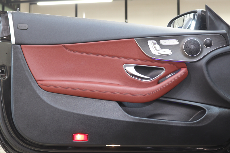 メルセデスベンツ Cクラス C180ｶﾌﾞﾘｵﾚ ｽﾎﾟｰﾂ ﾚｻﾞｰｴｸｽｸﾙｰｼﾌﾞ&ﾚｰﾀﾞｰｾｰﾌﾃｨPKG　後期 1ｵｰﾅｰ ｷｰﾚｽｺﾞｰ 赤本革 ｴｱｽｶｰﾌ ﾍｯﾄﾞｱｯﾌﾟD HDDﾅﾋﾞTV ｽﾏﾎ連携 ﾊﾞｯｸｶﾒﾗ PTS LEDﾗｲﾄ 赤幌 ﾀﾞｲﾅﾐｯｸS ｴｱｻｽ 9AT　2年保証