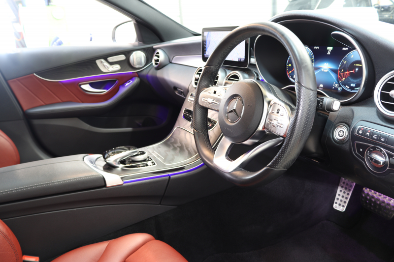 メルセデスベンツ Cクラス C200ｽﾃｰｼｮﾝﾜｺﾞﾝ 4MATIC AVG AMGﾗｲﾝ ﾚｻﾞｰｴｸｽｸﾙｰｼﾌﾞ&ﾚｰﾀﾞｰｾｰﾌﾃｨPKG　BSG搭載 ｷｰﾚｽｺﾞｰ 赤本革 ﾊﾟﾉﾗﾏSR ﾍｯﾄﾞｱｯﾌﾟD HDDﾅﾋﾞTV ｽﾏﾎ連携 ﾌﾞﾙﾒｽﾀｰ ﾊﾞｯｸｶﾒﾗ PTS LEDﾗｲﾄ ﾊﾝｽﾞﾌﾘｰA AMGｴｱﾛ&18AW ｴｱｻｽ 9AT　2年保証