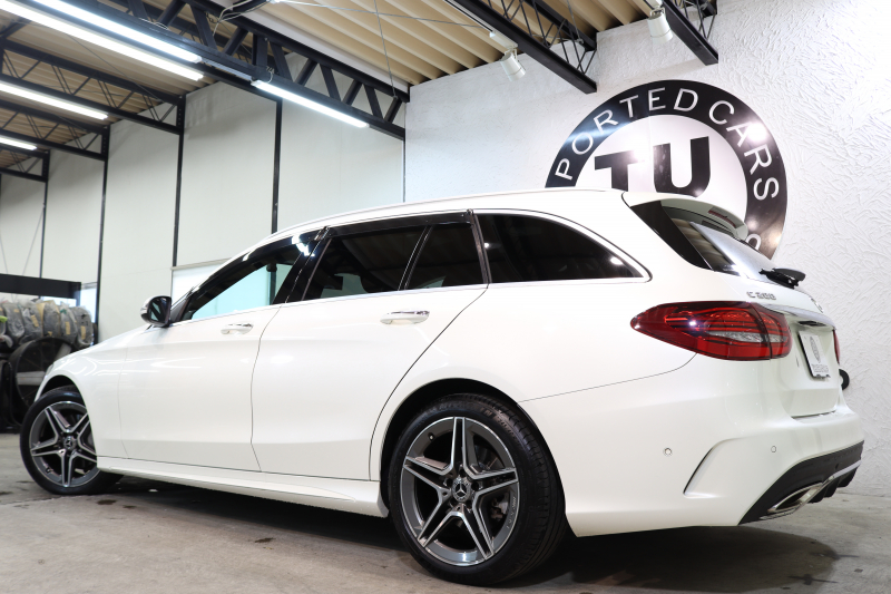 メルセデスベンツ Cクラス C200ｽﾃｰｼｮﾝﾜｺﾞﾝ 4MATIC AVG AMGﾗｲﾝ ﾚｻﾞｰｴｸｽｸﾙｰｼﾌﾞ&ﾚｰﾀﾞｰｾｰﾌﾃｨPKG　BSG搭載 ｷｰﾚｽｺﾞｰ 赤本革 ﾊﾟﾉﾗﾏSR ﾍｯﾄﾞｱｯﾌﾟD HDDﾅﾋﾞTV ｽﾏﾎ連携 ﾌﾞﾙﾒｽﾀｰ ﾊﾞｯｸｶﾒﾗ PTS LEDﾗｲﾄ ﾊﾝｽﾞﾌﾘｰA AMGｴｱﾛ&18AW ｴｱｻｽ 9AT　2年保証