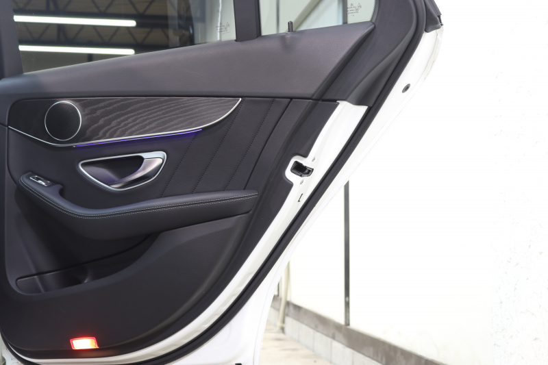 メルセデスベンツ Cクラス C220dｽﾃｰｼｮﾝﾜｺﾞﾝ AVG AMGﾗｲﾝ ﾚｰﾀﾞｰｾｰﾌﾃｨPKG　後期 MEｺﾈｸﾄ ｷｰﾚｽｺﾞｰ 黒革 HDDﾅﾋﾞTV ｽﾏﾎ連携 ﾊﾞｯｸｶﾒﾗ PTS LEDﾗｲﾄ 自動Rｹﾞｰﾄ AMGｴｱﾛ&18AW ｴｱｻｽ 9AT　2年保証