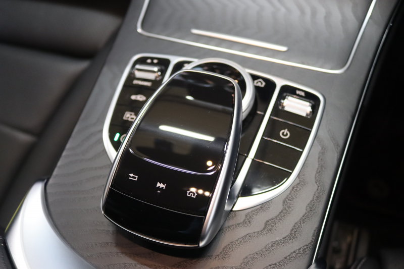 メルセデスベンツ Cクラス C220dｽﾃｰｼｮﾝﾜｺﾞﾝ AVG AMGﾗｲﾝ ﾚｰﾀﾞｰｾｰﾌﾃｨPKG　後期 MEｺﾈｸﾄ ｷｰﾚｽｺﾞｰ 黒革 HDDﾅﾋﾞTV ｽﾏﾎ連携 ﾊﾞｯｸｶﾒﾗ PTS LEDﾗｲﾄ 自動Rｹﾞｰﾄ AMGｴｱﾛ&18AW ｴｱｻｽ 9AT　2年保証