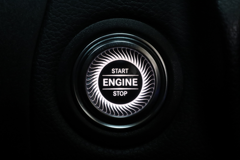 メルセデスベンツ Cクラス C200 AVG AMGﾗｲﾝ ﾚｻﾞｰｴｸｽｸﾙｰｼﾌﾞ&ﾚｰﾀﾞｰｾｰﾌﾃｨPKG　BSG搭載 後期 ｷｰﾚｽｺﾞｰ 黒本革 ﾍｯﾄﾞｱｯﾌﾟD HDDﾅﾋﾞTV ｽﾏﾎ連携 ﾌﾞﾙﾒｽﾀｰ ﾊﾞｯｸｶﾒﾗ PTS LEDﾗｲﾄ ﾊﾝｽﾞﾌﾘｰA AMGｴｱﾛ&18AW ｴｱｻｽ 9AT　2年保証