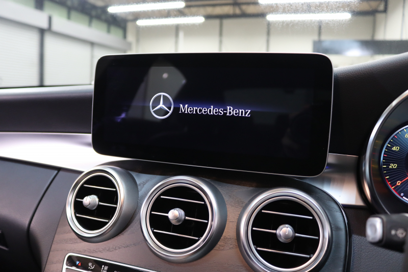 メルセデスベンツ Cクラス C200 AVG AMGﾗｲﾝ ﾚｻﾞｰｴｸｽｸﾙｰｼﾌﾞ&ﾚｰﾀﾞｰｾｰﾌﾃｨPKG　BSG搭載 後期 ｷｰﾚｽｺﾞｰ 黒本革 ﾍｯﾄﾞｱｯﾌﾟD HDDﾅﾋﾞTV ｽﾏﾎ連携 ﾌﾞﾙﾒｽﾀｰ ﾊﾞｯｸｶﾒﾗ PTS LEDﾗｲﾄ ﾊﾝｽﾞﾌﾘｰA AMGｴｱﾛ&18AW ｴｱｻｽ 9AT　2年保証