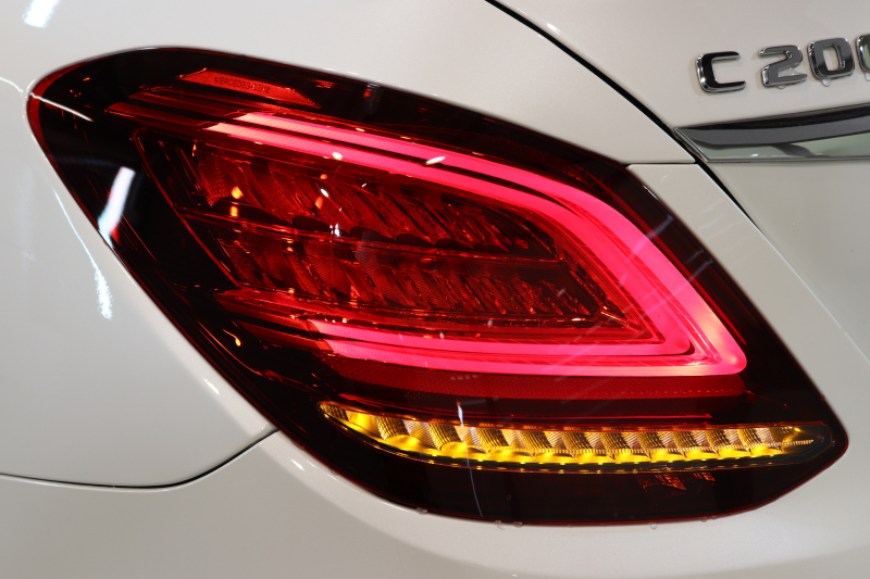 メルセデスベンツ Cクラス C200 AVG AMGﾗｲﾝ ﾚｻﾞｰｴｸｽｸﾙｰｼﾌﾞ&ﾚｰﾀﾞｰｾｰﾌﾃｨPKG　BSG搭載 後期 ｷｰﾚｽｺﾞｰ 黒本革 ﾍｯﾄﾞｱｯﾌﾟD HDDﾅﾋﾞTV ｽﾏﾎ連携 ﾌﾞﾙﾒｽﾀｰ ﾊﾞｯｸｶﾒﾗ PTS LEDﾗｲﾄ ﾊﾝｽﾞﾌﾘｰA AMGｴｱﾛ&18AW ｴｱｻｽ 9AT　2年保証