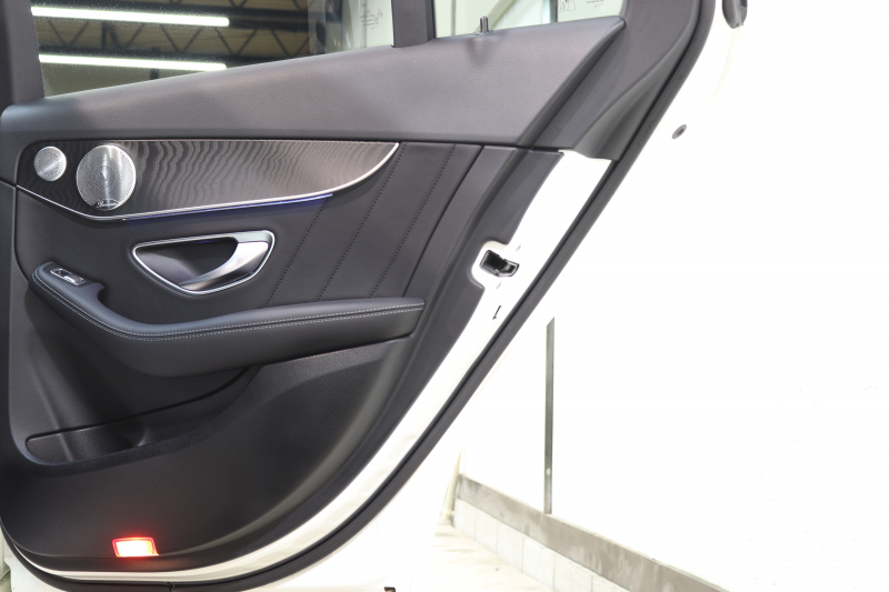 メルセデスベンツ Cクラス C200 AVG AMGﾗｲﾝ ﾚｻﾞｰｴｸｽｸﾙｰｼﾌﾞ&ﾚｰﾀﾞｰｾｰﾌﾃｨPKG　BSG搭載 後期 ｷｰﾚｽｺﾞｰ 黒本革 ﾍｯﾄﾞｱｯﾌﾟD HDDﾅﾋﾞTV ｽﾏﾎ連携 ﾌﾞﾙﾒｽﾀｰ ﾊﾞｯｸｶﾒﾗ PTS LEDﾗｲﾄ ﾊﾝｽﾞﾌﾘｰA AMGｴｱﾛ&18AW ｴｱｻｽ 9AT　2年保証