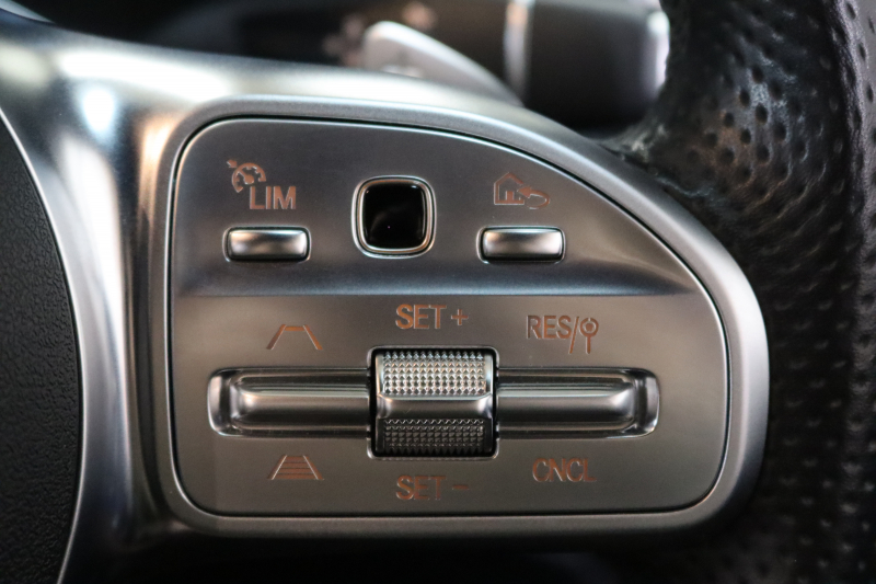 メルセデスベンツ Cクラス C200 AVG AMGﾗｲﾝ ﾚｻﾞｰｴｸｽｸﾙｰｼﾌﾞ&ﾚｰﾀﾞｰｾｰﾌﾃｨPKG　BSG搭載 後期 ｷｰﾚｽｺﾞｰ 黒本革 ﾍｯﾄﾞｱｯﾌﾟD HDDﾅﾋﾞTV ｽﾏﾎ連携 ﾌﾞﾙﾒｽﾀｰ ﾊﾞｯｸｶﾒﾗ PTS LEDﾗｲﾄ ﾊﾝｽﾞﾌﾘｰA AMGｴｱﾛ&18AW ｴｱｻｽ 9AT　2年保証