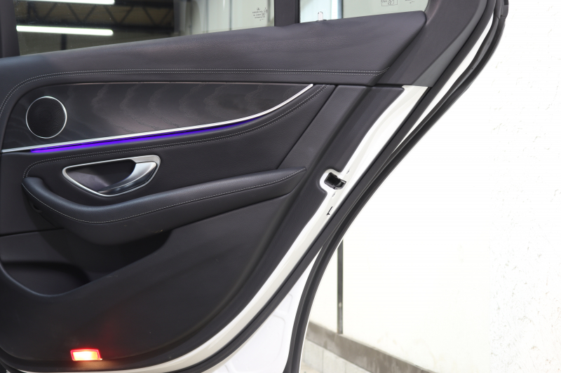 メルセデスベンツ Eクラス E220d AVG AMGﾗｲﾝ ﾚｰﾀﾞｰｾｰﾌﾃｨPKG　中期 ｷｰﾚｽｺﾞｰ 黒本革 ｼｰﾄﾋｰﾀｰ HDDﾅﾋﾞTV ｽﾏﾎ連携 BT音楽 360ｶﾒﾗ PTS LEDﾍｯﾄﾞﾗｲﾄ AMGｴｱﾛ&19AW ﾀﾞｲﾅﾐｯｸｾﾚｸﾄ ﾊﾟﾄﾞﾙｼﾌﾄ 9AT　2年保証