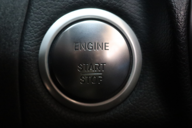 メルセデスベンツ Cクラス C250 ｽﾎﾟｰﾂ ﾚｻﾞｰｴｸｽｸﾙｰｼﾌﾞ&ﾚｰﾀﾞｰｾｰﾌﾃｨPKG ｷｰﾚｽｺﾞｰ 黒本革 HUD HDDﾅﾋﾞTV ﾌﾞﾙﾒｽﾀ BT音楽 ﾊﾞｯｸｶﾒﾗ PTS LEDﾗｲﾄ 自動ﾄﾗﾝｸ ｴｱﾊﾞﾗﾝｽPKG AMGｴｱﾛ&18AW ｴｱｻｽ　2年保証