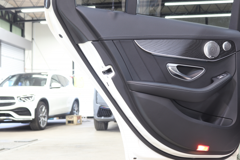 メルセデスベンツ Cクラス C250 ｽﾎﾟｰﾂ ﾚｻﾞｰｴｸｽｸﾙｰｼﾌﾞ&ﾚｰﾀﾞｰｾｰﾌﾃｨPKG ｷｰﾚｽｺﾞｰ 黒本革 HUD HDDﾅﾋﾞTV ﾌﾞﾙﾒｽﾀ BT音楽 ﾊﾞｯｸｶﾒﾗ PTS LEDﾗｲﾄ 自動ﾄﾗﾝｸ ｴｱﾊﾞﾗﾝｽPKG AMGｴｱﾛ&18AW ｴｱｻｽ　2年保証