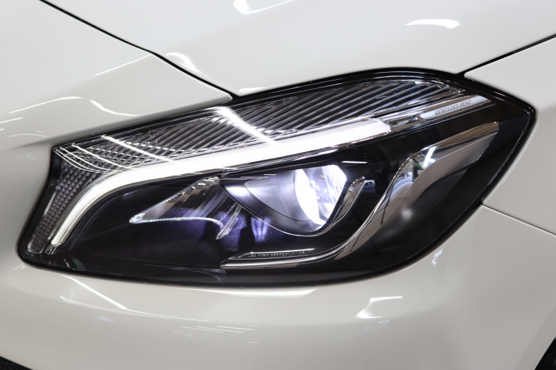 メルセデスベンツ Aクラス A180ｽﾎﾟｰﾂ ﾚｰﾀﾞｰｾｰﾌﾃｨPKG　後期 ｷｰﾚｽｺﾞｰ ﾌﾞﾗｯｸﾚｻﾞｰDINAMICAｼｰﾄ ｼｰﾄﾋｰﾀｰ HDDﾅﾋﾞTV BT音楽 ﾊﾞｯｸｶﾒﾗ PTS LEDﾗｲﾄ AMGｴｱﾛ&18AW ﾀﾞｲﾅﾐｯｸS ｽﾎﾟｰﾂｻｽﾍﾟﾝｼｮﾝ 7AT　2年保証