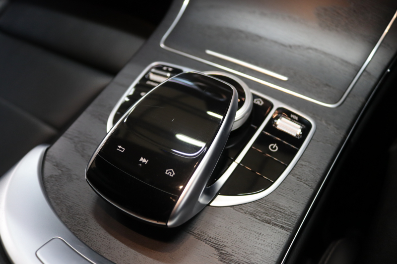 メルセデスベンツ Cクラス C200ｽﾃｰｼｮﾝﾜｺﾞﾝ AVG AMGﾗｲﾝ ﾚｰﾀﾞｰｾｰﾌﾃｨPKG　BSG搭載 後期 ｷｰﾚｽｺﾞｰ 黒革 HDDﾅﾋﾞTV ｽﾏﾎ連携 ﾊﾞｯｸｶﾒﾗ PTS LEDﾗｲﾄ 自動Rｹﾞｰﾄ AMGｴｱﾛ&18AW ﾀﾞｲﾅﾐｯｸS ｴｱｻｽ 9AT　2年保証