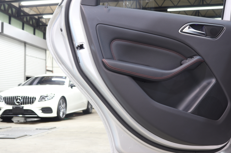 メルセデスベンツ Bクラス B250 4MATIC ｽﾎﾟｰﾂ AMGﾚｻﾞｰｴｸｽｸﾙｰｼﾌﾞ&ﾚｰﾀﾞｰｾｰﾌﾃｨPKG　後期 1ｵｰﾅｰ ｷｰﾚｽｺﾞｰ 黒本革 HDDﾅﾋﾞTV BT音楽 harman/kardon PTS LEDﾗｲﾄ AMGｴｱﾛ&18AW EASY-VARIO PLUS 7AT　2年保証