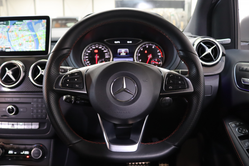 メルセデスベンツ Bクラス B250 4MATIC ｽﾎﾟｰﾂ AMGﾚｻﾞｰｴｸｽｸﾙｰｼﾌﾞ&ﾚｰﾀﾞｰｾｰﾌﾃｨPKG　後期 1ｵｰﾅｰ ｷｰﾚｽｺﾞｰ 黒本革 HDDﾅﾋﾞTV BT音楽 harman/kardon PTS LEDﾗｲﾄ AMGｴｱﾛ&18AW EASY-VARIO PLUS 7AT　2年保証