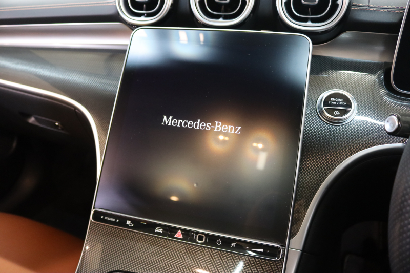 メルセデスベンツ Cクラス C200ｽﾃｰｼｮﾝﾜｺﾞﾝ AVG AMGﾗｲﾝ ﾚｻﾞｰｴｸｽｸﾙｰｼﾌﾞ&ﾍﾞｰｼｯｸ&ﾚｰﾀﾞｰｾｰﾌﾃｨPKG　ISG搭載 ｷｰﾚｽｺﾞｰ 茶/黒本革 ﾊﾟﾉﾗﾏSR ﾍｯﾄﾞｱｯﾌﾟD MBUXﾅﾋﾞTV ｽﾏﾎ連携 360ｶﾒﾗ PTS LEDﾗｲﾄ 自動Rｹﾞｰﾄ AMGｴｱﾛ&18AW ﾜｲﾔﾚｽ充電 9AT　2年保証