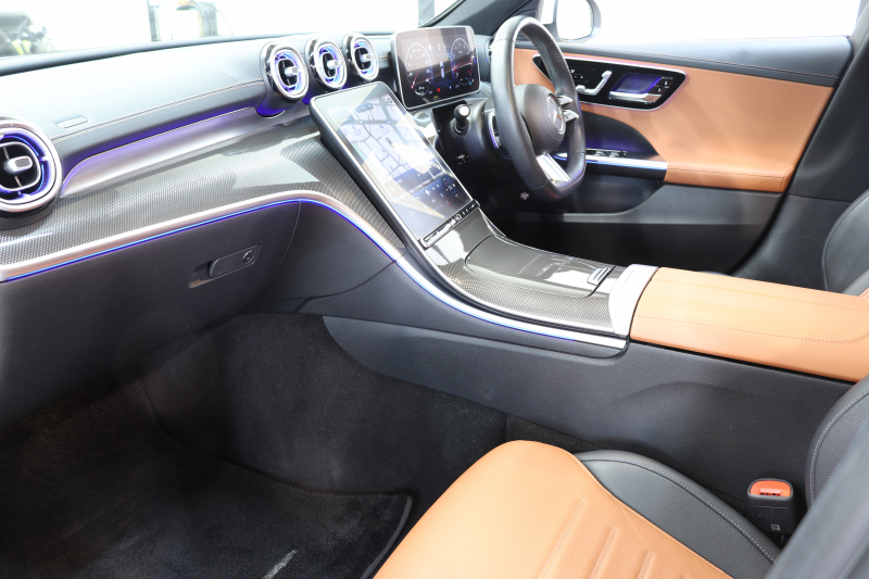 メルセデスベンツ Cクラス C200ｽﾃｰｼｮﾝﾜｺﾞﾝ AVG AMGﾗｲﾝ ﾚｻﾞｰｴｸｽｸﾙｰｼﾌﾞ&ﾍﾞｰｼｯｸ&ﾚｰﾀﾞｰｾｰﾌﾃｨPKG　ISG搭載 ｷｰﾚｽｺﾞｰ 茶/黒本革 ﾊﾟﾉﾗﾏSR ﾍｯﾄﾞｱｯﾌﾟD MBUXﾅﾋﾞTV ｽﾏﾎ連携 360ｶﾒﾗ PTS LEDﾗｲﾄ 自動Rｹﾞｰﾄ AMGｴｱﾛ&18AW ﾜｲﾔﾚｽ充電 9AT　2年保証